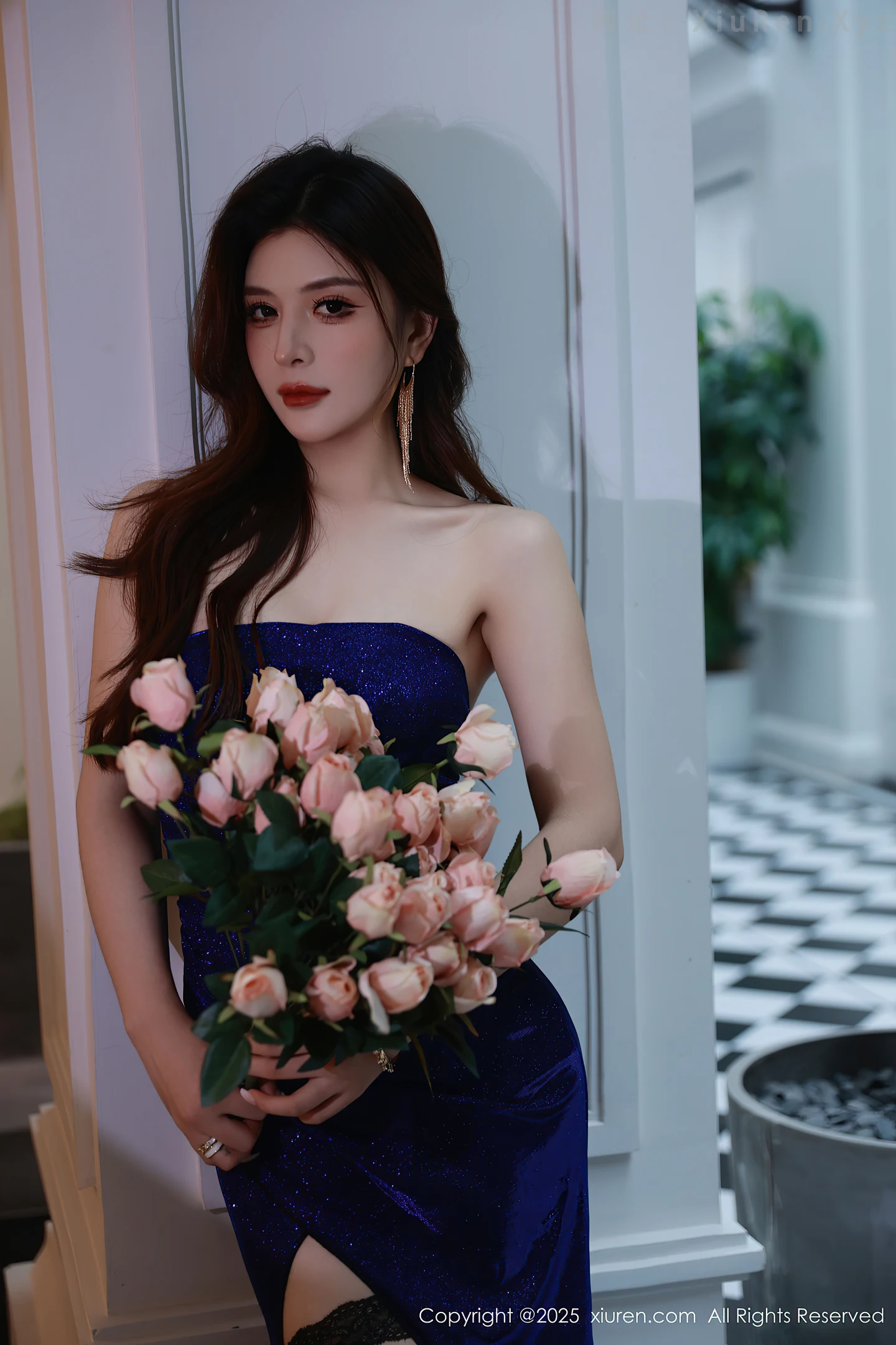 图片[5]-[XiuRen秀人网] VOL.10740 模特阿依莎性感蓝色连衣裙露蓝色内衣配黑丝袜秀曼妙身材诱惑写真71P-秀人网官方网站